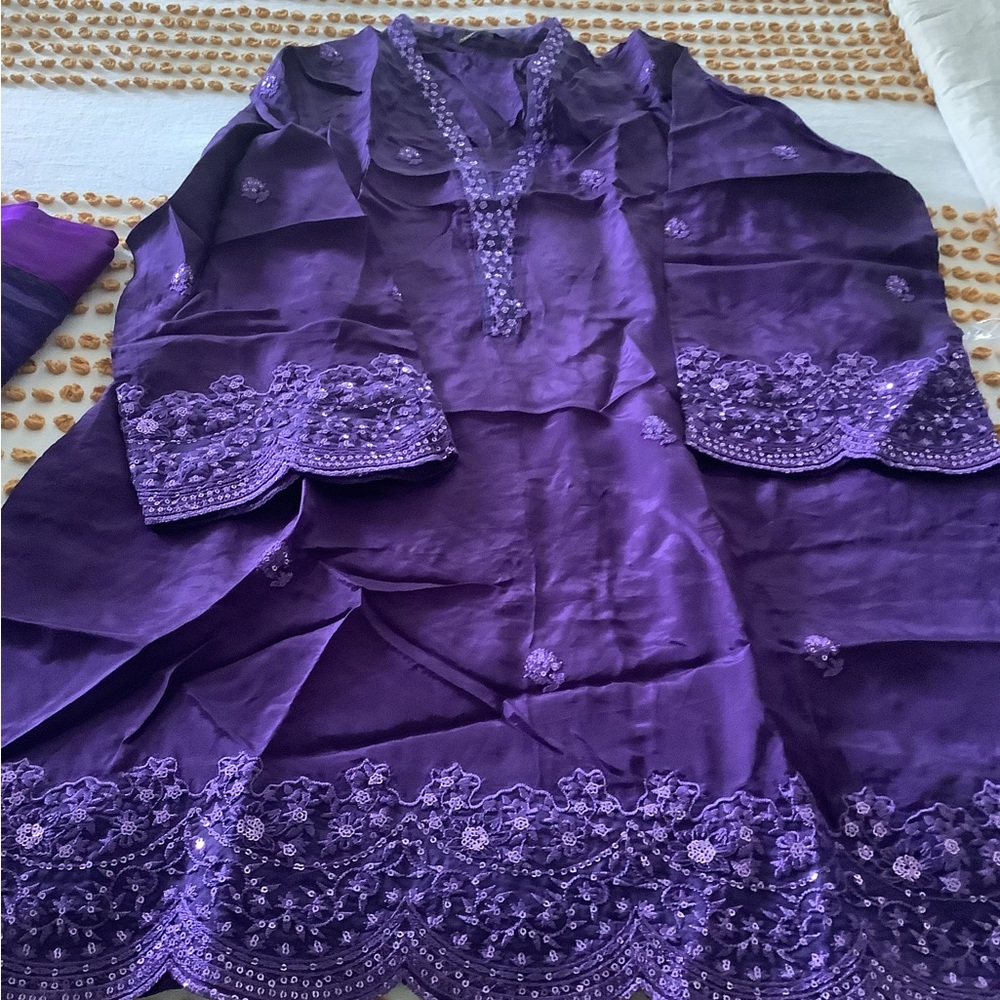 Indian Pakistani outfit with farshi salwar - Picture 7 of 10